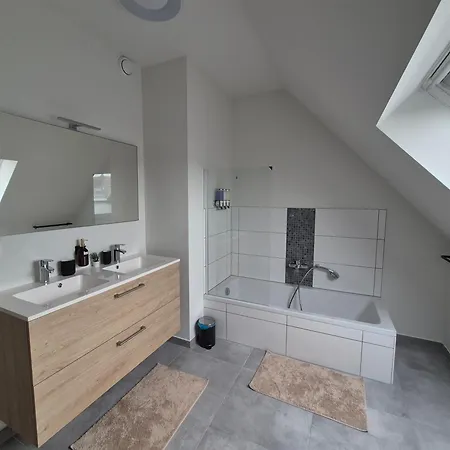 Duplex Marie-pontoise B7 아파트 *